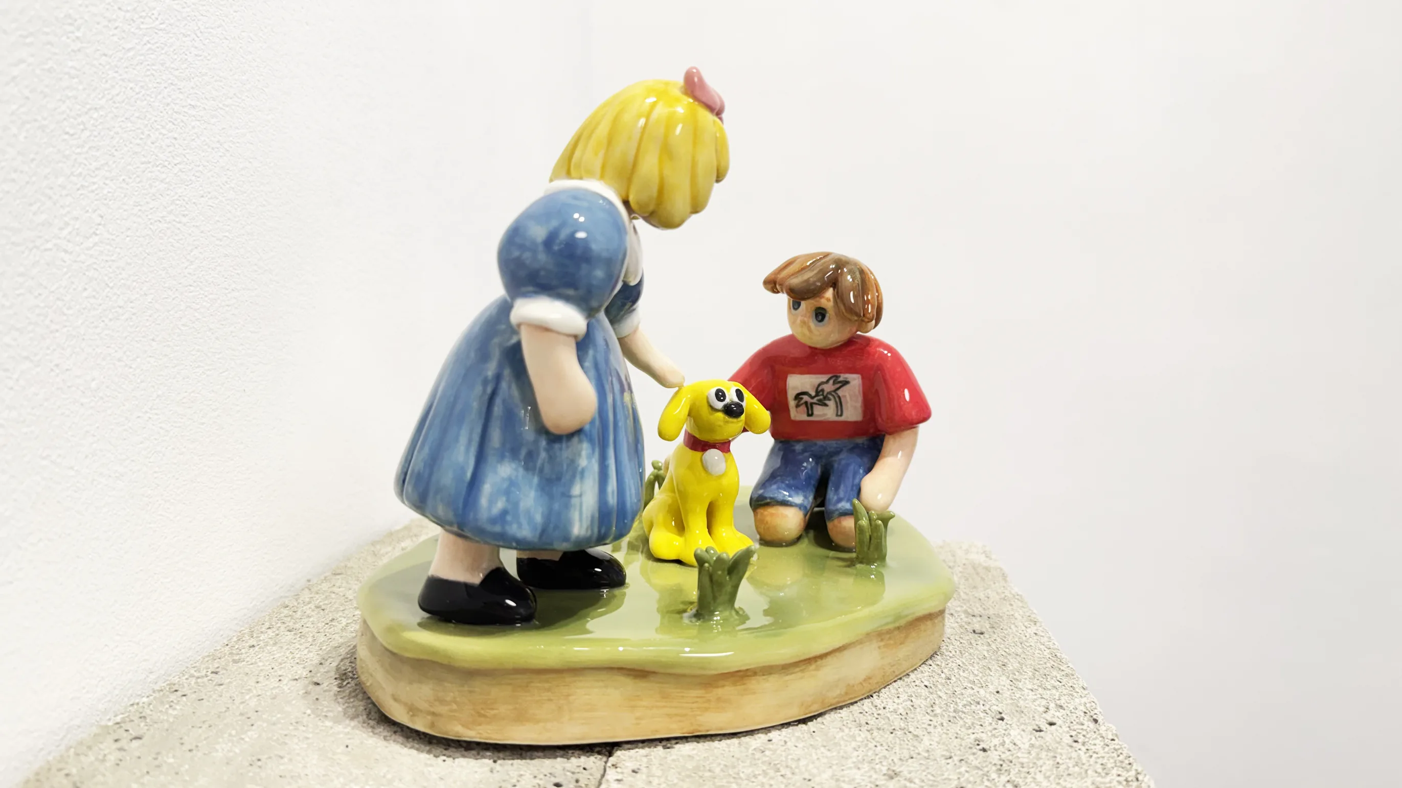 Holographic Pet seen from the side on its concrete pedestal